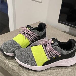 Under Armour Charged Breathe Women's Gray Athletic Shoes sz 8